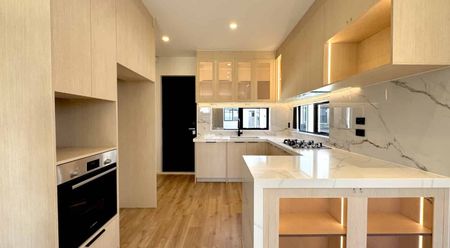 Brand new standalone home in Mangere Bridge! - Photo 2