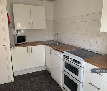 1 bedroom in a flat share to rent - Photo 5