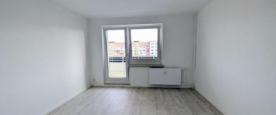 Sanierte 3-Raum-Wohnung mit Badewanne und Balkonkraftwerk - Foto 1