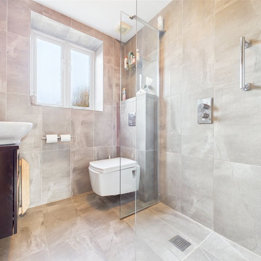 Halliford Road, Sunbury-On-Thames, TW16 - Photo 1