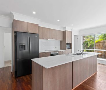 Spacious Five Bedroom Home -Stroll to Beach and Tallebudgera Creek! - Photo 5