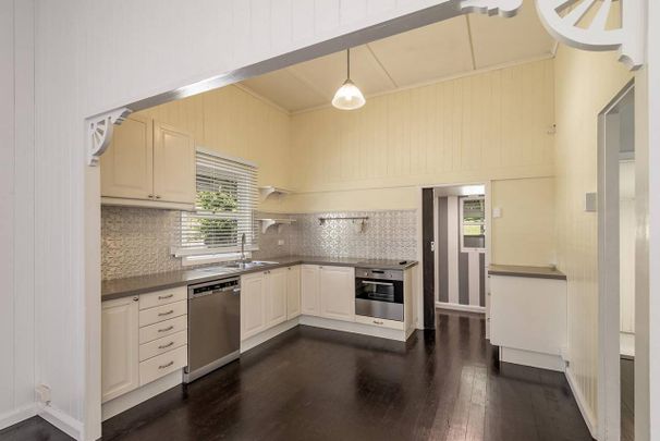 Charming Queenslander in the Heart of Cooroy - Photo 1