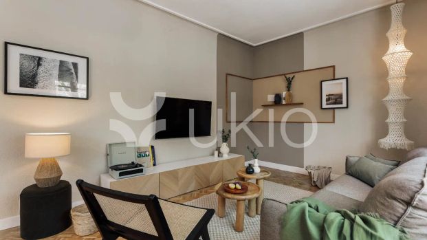 Apartamento de alquiler en Avinguda de Josep Tarradellas, Sants - Foto 1