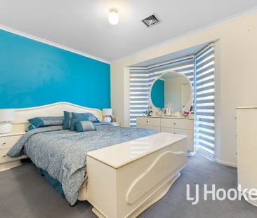 Renovated family home with prime convenience - Photo 6