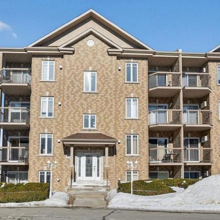 À louer /for rent 4 1/2 Disponible 1er juillet chomedey Laval - Photo 4