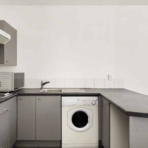 Sunny one bedroom apartment - Photo 2