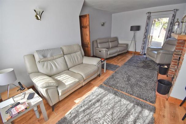 5 bedroom detached house to rent - Photo 1