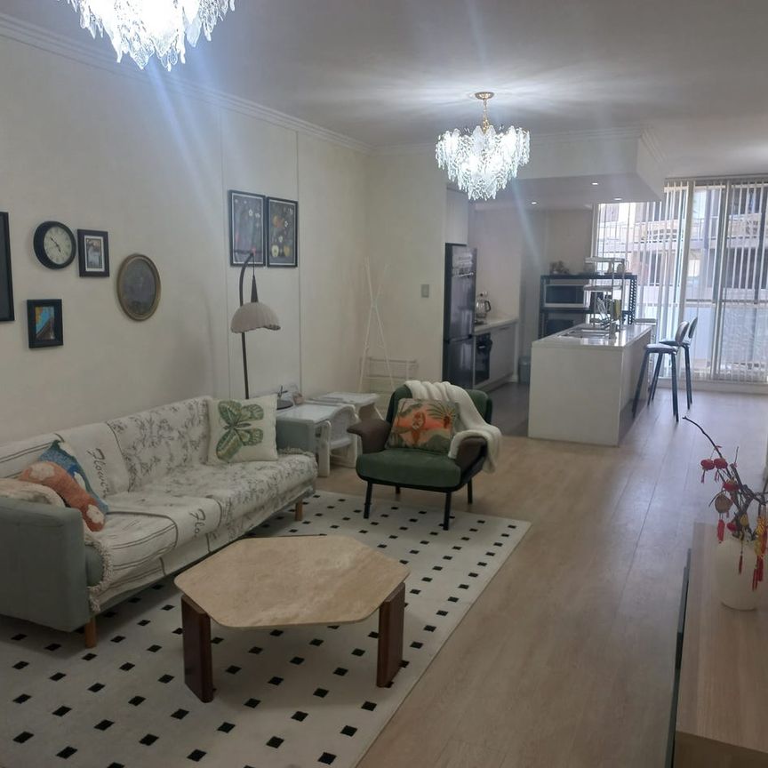 Fully Furnished 3 Bedrooms Apartment for $860 Per Week, $60 electricity and gas bill included! - Photo 1