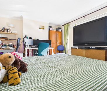 4 bedroom semi-detached house to rent - Photo 3