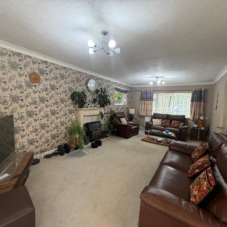 4 bedroom detached house to rent - Photo 1