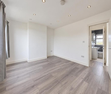 3 bedroom end of terrace house to rent - Photo 4