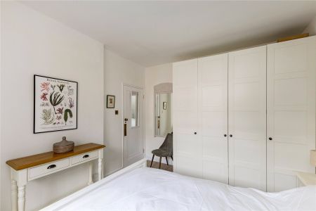 Watchfield Court, Sutton Court Road, London, W4 flat to rent - Photo 4