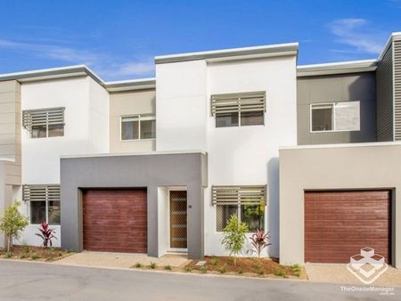 MODERN STYLISH 3 BED TOWNHOUSE IN GREAT LOCATION - Photo 3