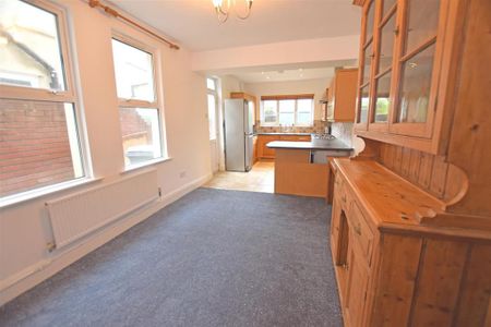 3 bedroom terraced house to rent - Photo 2