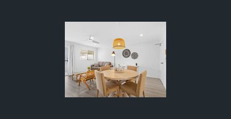 Stylish Beachside Living With Roof Top Balcony - Photo 2