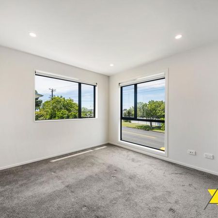 Beautiful 3 Bedroom New Lynn Home - Photo 2