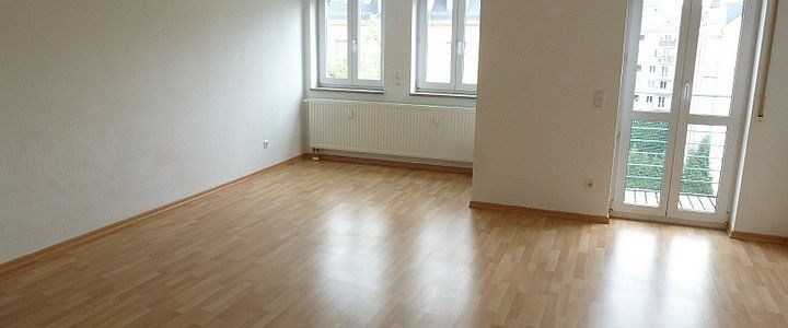 NEU RENOVIERTES Domizil mit EINBAUKÜCHE und BALKON - Foto 1