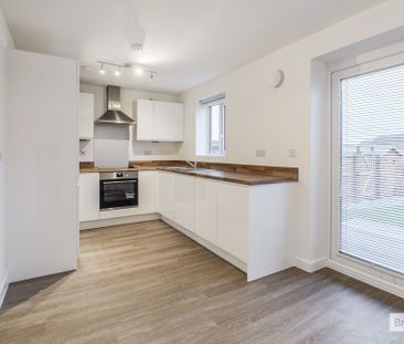 4 bedroom semi-detached house to rent - Photo 2