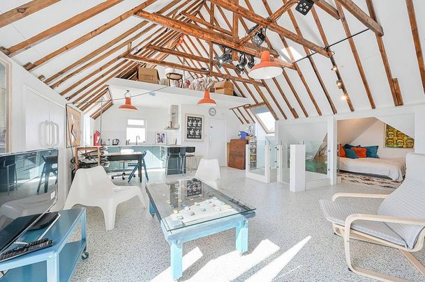 Studio to rent - Photo 1