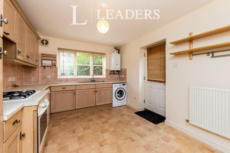 3 bedroom house to rent Oaktree Close, Letchworth Garden City, SG6 - Photo 5