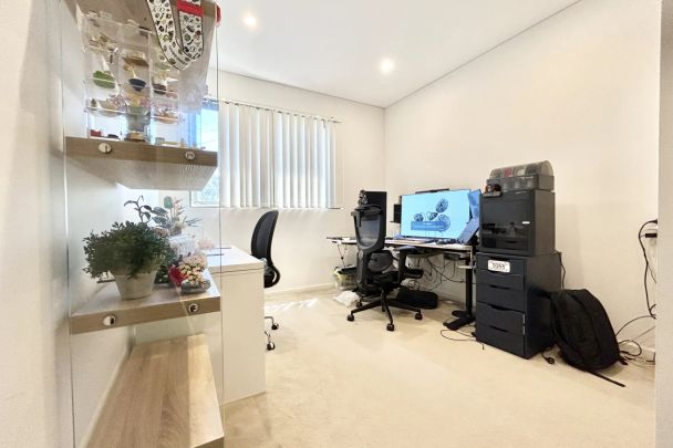 Near New Contemporary Two Bedroom Apartment - Photo 1