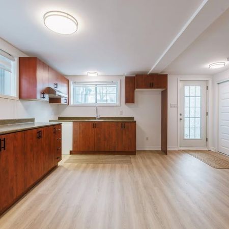 Très grand appartement de 1 chambre à coucher avec bureau fermé, situé à Blainville, disponible dès le 1er juillet. Animaux acceptés. - Photo 3