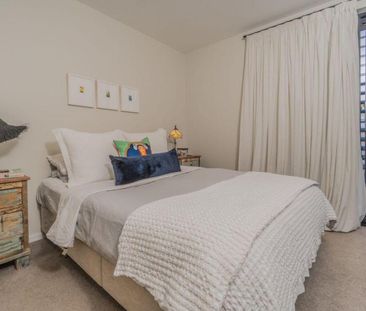 Luxury Apartment in The Bays - Photo 1