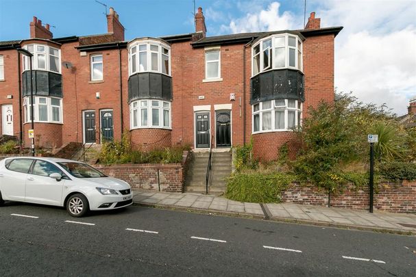 3 bedroom flat to rent - Photo 1