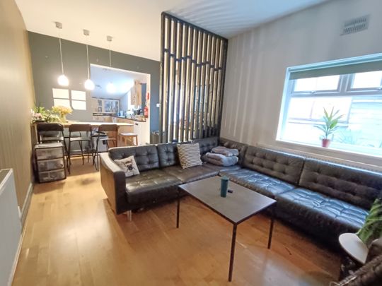 7 Bed Terraced House, Moss Lane East, M14 - Photo 1