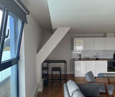 1 bedroom penthouse to rent - Photo 1