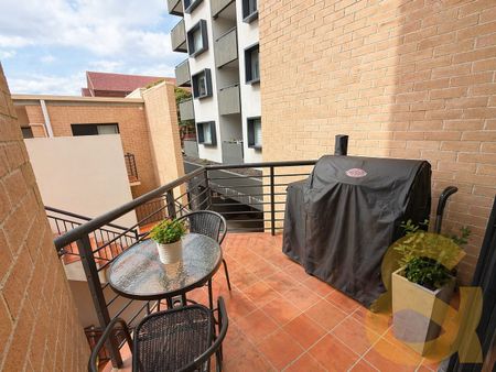 Stylish Loft Apartment in Boutique Security Building - Photo 2