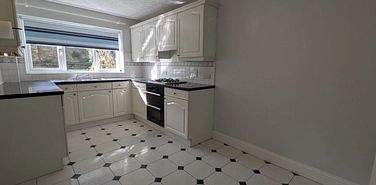 St. Marys Close, CT18 8NX, Folkestone - Photo 2