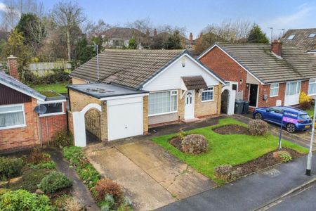 3 bedroom Bungalow To Let - Photo 2