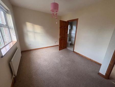 3 Bed Detached House - Photo 4