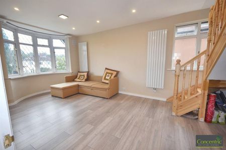 4 bedroom detached bungalow to rent - Photo 3