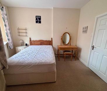 1 bedroom in a house share to rent - Photo 4