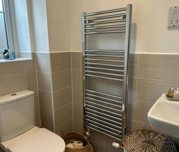 Bungalow to rent on - Photo 1