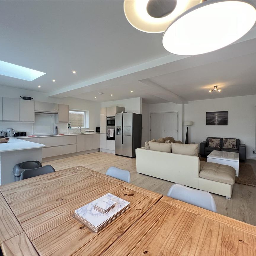 5 Bedroom House - Photo 1