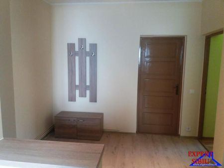 INCHIRIEZ apartament 2 camere,renovat, zona Mihai Viteazul - Photo 3
