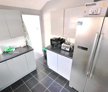 6 bedroom terraced house to rent - Photo 2