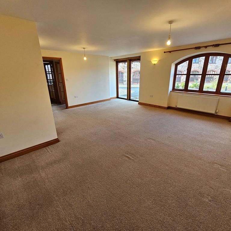 3 bedroom barn conversion to rent - Photo 1