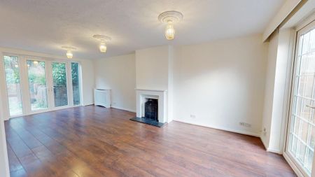 4 bedroom semi-detached house to rent - Photo 3