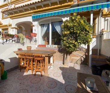 Alquiler de chalet adosado en Calle de Luscinda, 34 - Photo 1