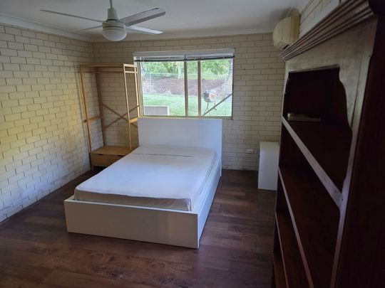 Holland Park West - Photo 1