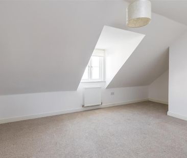 4 bedroom semi-detached house to rent - Photo 3