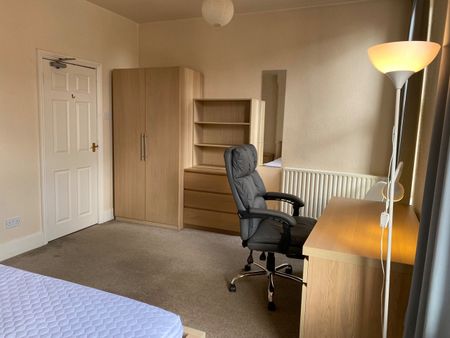 6 Bed Semi-Detached House, Epperstone Road, NG2 - Photo 3