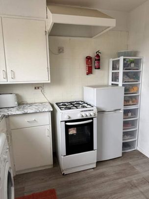 Room in a Shared Flat, Harts Lane, IG11 - Photo 1