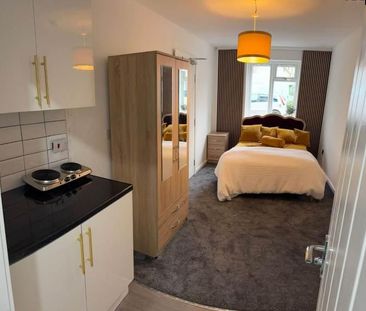 1 bedroom in a house share to rent - Photo 1