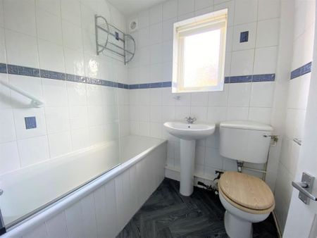 3 bedroom terraced house to rent - Photo 4