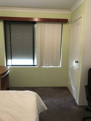 Queens Park - Photo 1